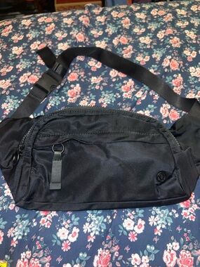 Lululemon everywhere belt bag